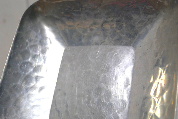 【Buenilum】ハンマードフィニッシュ・アルミ製・ヴィンテージ・トレイ・サービングディッシュ・皿