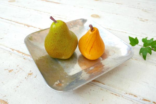 【Buenilum】ハンマードフィニッシュ・アルミ製・ヴィンテージ・トレイ・サービングディッシュ・皿