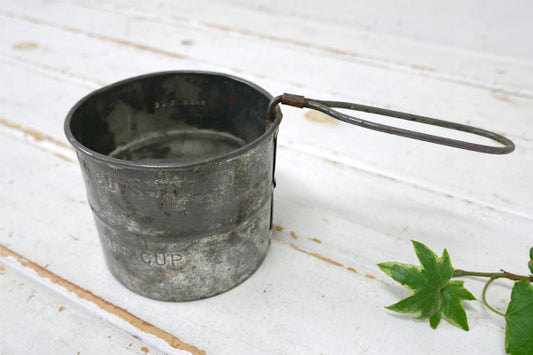 小さなサイズ ティン製 シャビー ヴィンテージ メジャーリング フラワーシフター 粉ふるい USA