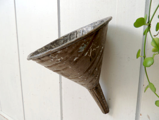 模様入りのフック付き・ティン製・ヴィンテージ・じょうご/漏斗/ファンネル/ロート