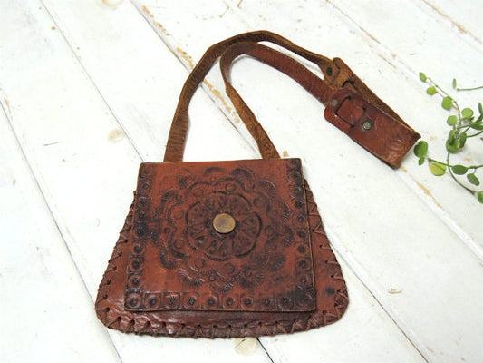 フラワー型押し・レザー製・ブラウン・ヴィンテージ・ショルダーバッグ・カバン・ショルダーポーチ USA