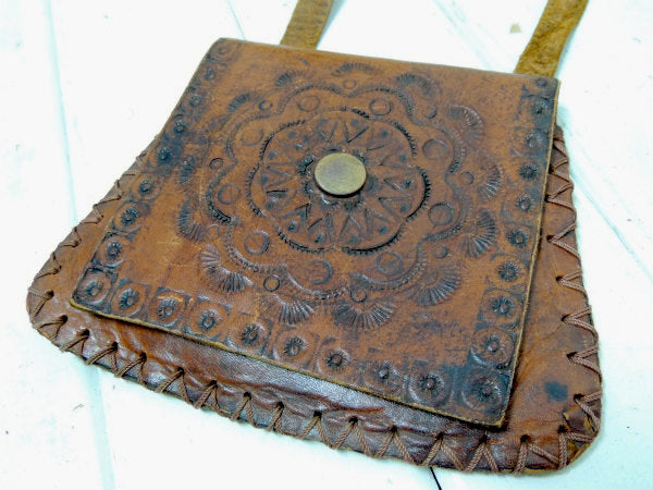 フラワー型押し・レザー製・ブラウン・ヴィンテージ・ショルダーバッグ・カバン・ショルダーポーチ USA