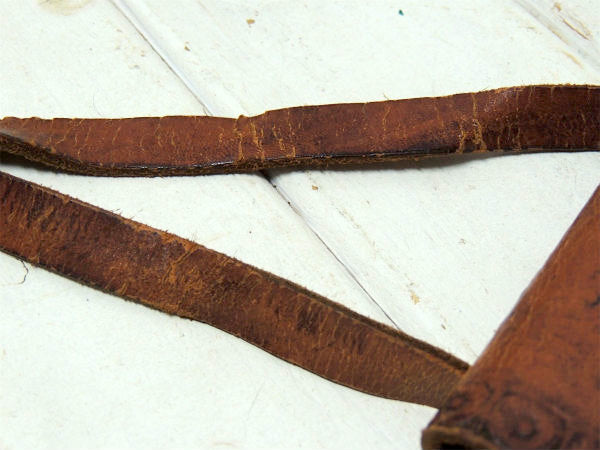 フラワー型押し・レザー製・ブラウン・ヴィンテージ・ショルダーバッグ・カバン・ショルダーポーチ USA