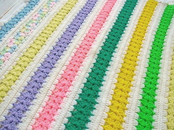 8色のカラフルなヴィンテージ・ニットブランケット/ベビービウランケット/ひざ掛け USA