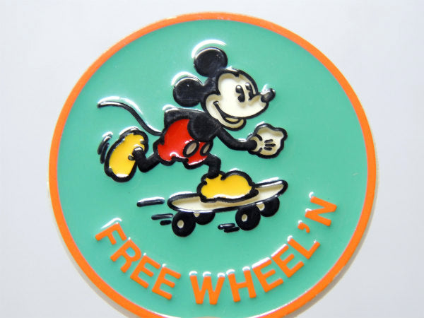 【ミッキー・スケートボード】1970's・ディズニー・キャラクター・ヴィンテージ・バッジ・USA