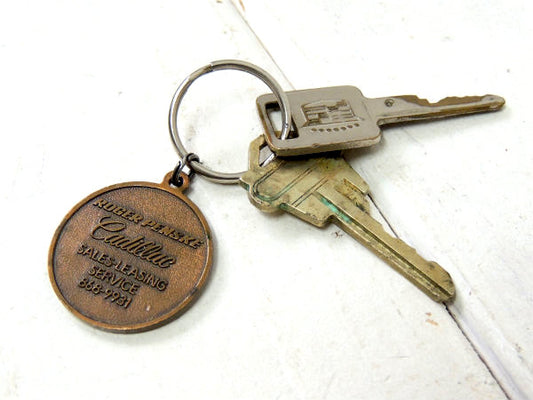 USA キャデラック 鍵 2本付き・アドバタイジング・ヴィンテージ・アメ車・キーホルダー