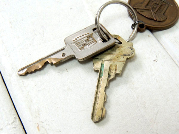 USA キャデラック 鍵 2本付き・アドバタイジング・ヴィンテージ・アメ車・キーホルダー