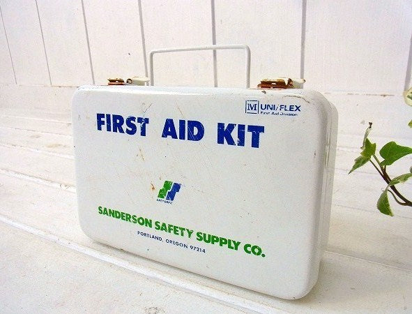 【FIRST AID KIT】ファーストエイド・メタル製・白色・ヴィンテージ・救急箱 USA