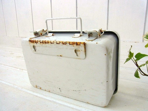 【FIRST AID KIT】ファーストエイド・メタル製・白色・ヴィンテージ・救急箱 USA