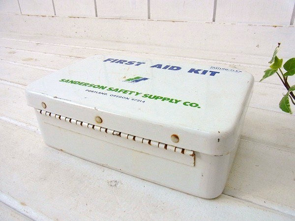 【FIRST AID KIT】ファーストエイド・メタル製・白色・ヴィンテージ・救急箱 USA