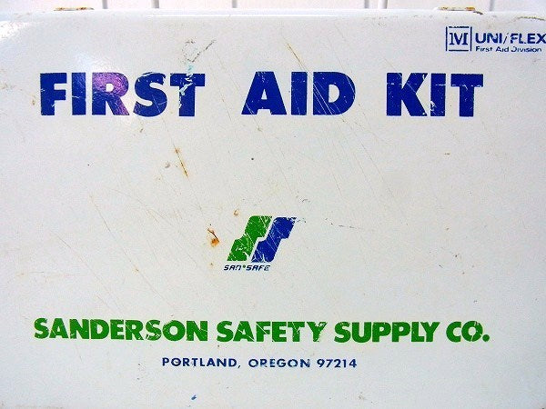 【FIRST AID KIT】ファーストエイド・メタル製・白色・ヴィンテージ・救急箱 USA