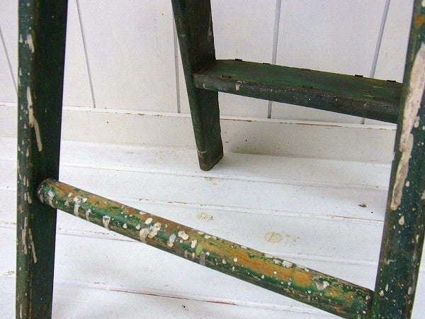 白いペンキの付いた緑色の木製・アンティーク・ステップラダー/脚立　USA