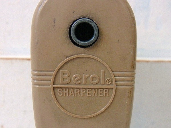 【Berol】ベージュ色・バキュームタイプ・ヴィンテージ・ペンシルシャープナー/鉛筆削り　USA