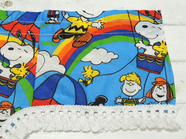 【スヌーピー】ピーナッツの仲間・レインボー柄・三角形・60'sヴィンテージ・カーテン・生地