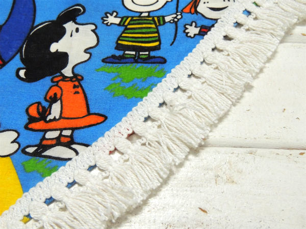 【スヌーピー】ピーナッツの仲間・レインボー柄・三角形・60'sヴィンテージ・カーテン・生地