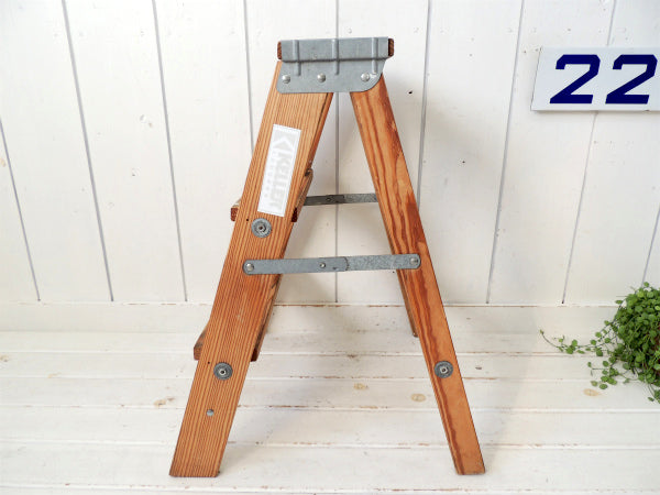 【KELLER LADDERS】白いペンキの付いた木製・ヴィンテージ・ステップラダー/脚立