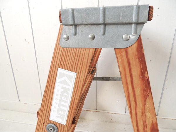 【KELLER LADDERS】白いペンキの付いた木製・ヴィンテージ・ステップラダー/脚立