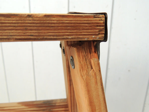 【KELLER LADDERS】白いペンキの付いた木製・ヴィンテージ・ステップラダー/脚立