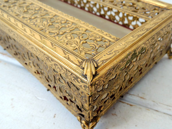 花柄・透かしデザイン・ゴールドトーン・脚付きヴィンテージ・ティッシュケース・ボックス・グラマラス