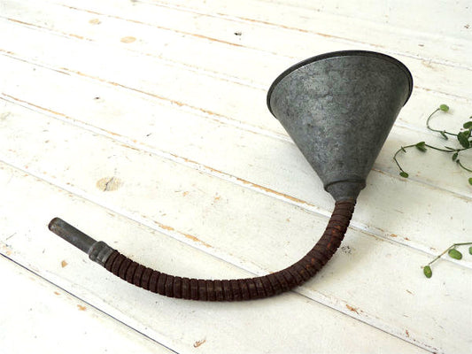 ホース付き・ブリキ製・ヴィンテージ・オイル差し・じょうご・漏斗・ファンネル・ロート USA・ガレージ