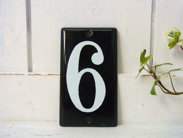 ホーロー製・小さなヴィンテージ・“9”ナンバーサイン/ナンバプレート