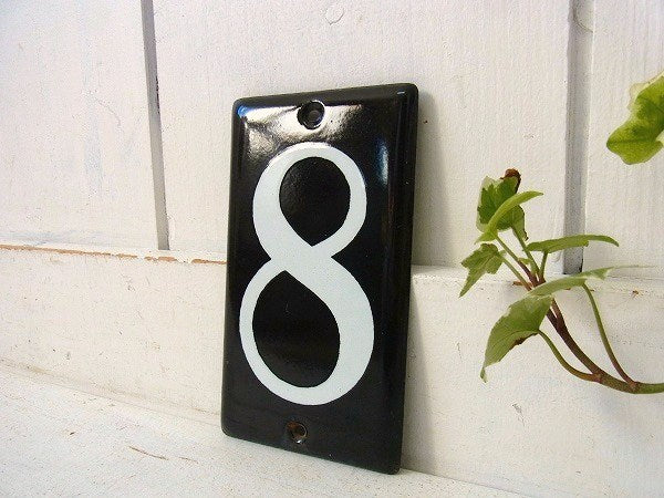 ホーロー製・小さなヴィンテージ・“8”ナンバーサイン/ナンバプレート