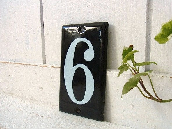 ホーロー製・小さなヴィンテージ・“6”ナンバーサイン/ナンバプレート