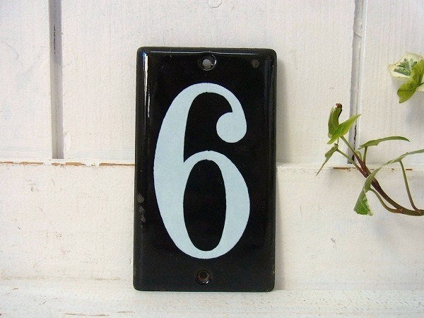 ホーロー製・小さなヴィンテージ・“6”ナンバーサイン/ナンバプレート