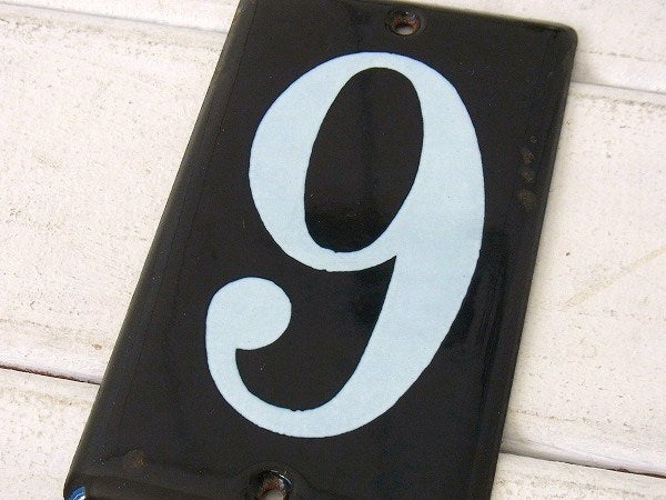 ホーロー製・小さなヴィンテージ・“6”ナンバーサイン/ナンバプレート