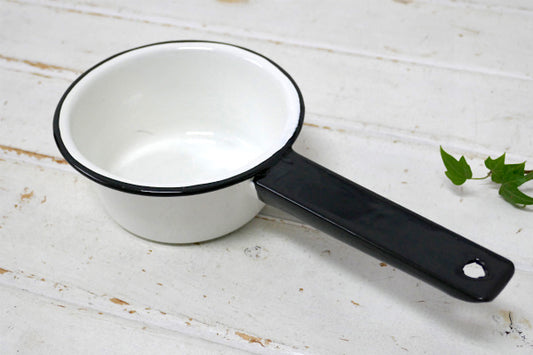 ホワイト×ブラック・ホーロー製・ヴィンテージ・ミルクパン・片手鍋・ソースパン・キャンプ・アウトドア