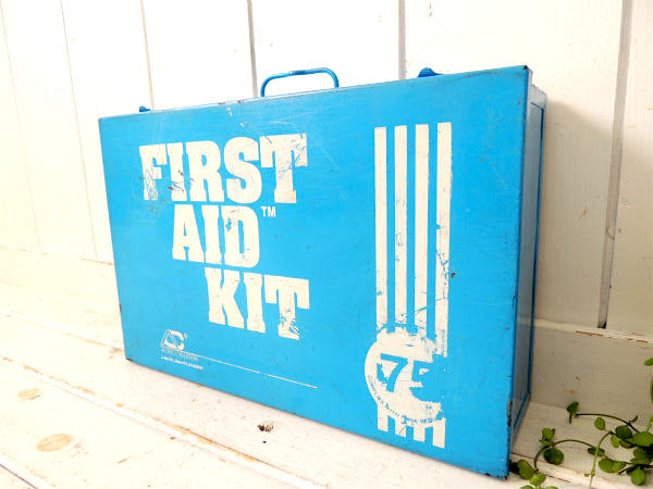 【FIRST AID】ファーストエイド・ビンテージ・大きな救急箱/メディスンキャビネット/飾り棚