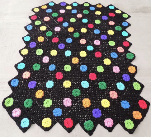 カラフルなドット柄 モチーフ編み・ハンドメイド・大判ニットブランケット グラニーブランケット 未使用