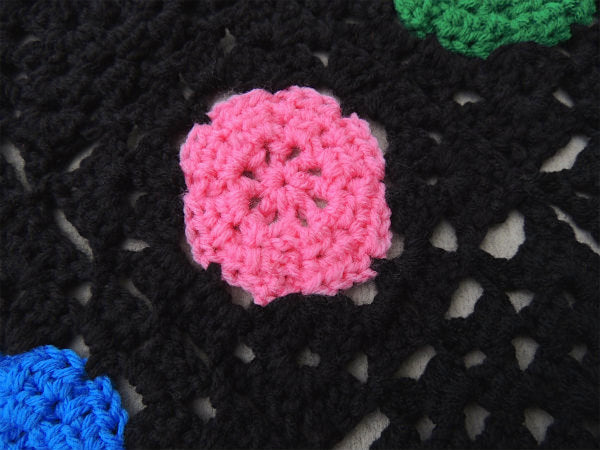 カラフルなドット柄 モチーフ編み・ハンドメイド・大判ニットブランケット グラニーブランケット 未使用