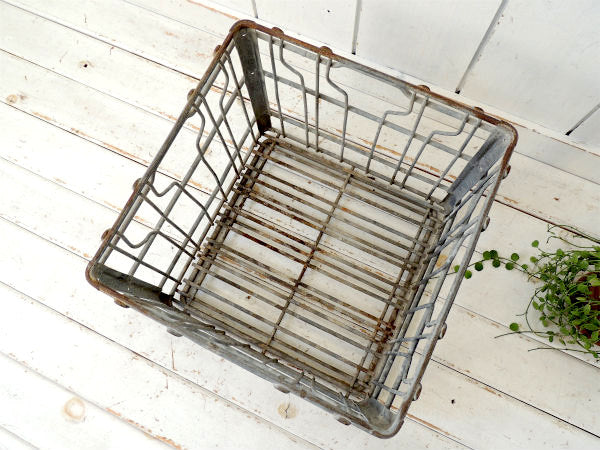 【FOREMOST】シャビー・メタル製・ヴィンテージ・ミルクボトルケース・メタルケース・ガーデニング