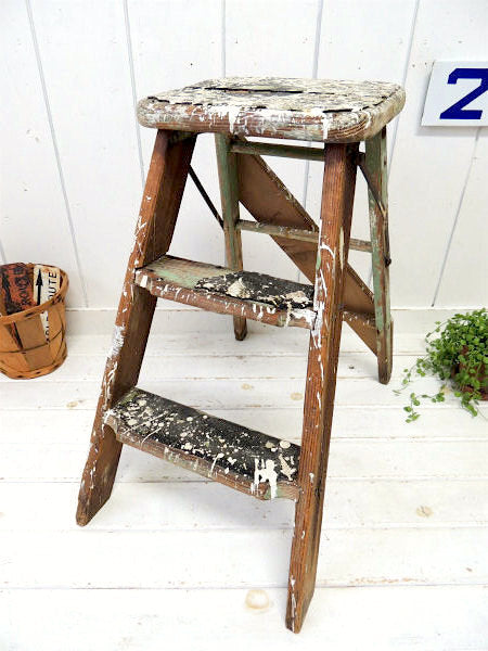 ミントグリーン×ホワイト・ペンキ付き シャビーな木製・アンティーク・OLD ステップラダー 脚立