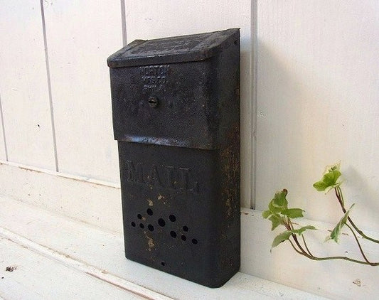 黒色のティン製・アンティーク・メールボックス/郵便受け/ポスト USA