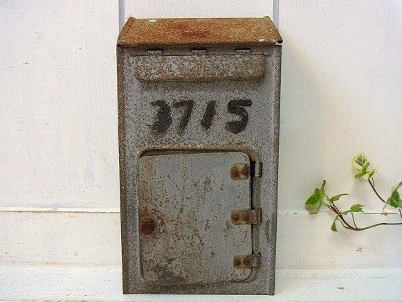 シャビーなティン製・アンティーク・メールボックス/郵便受け/ポスト USA