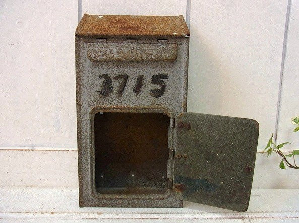 シャビーなティン製・アンティーク・メールボックス/郵便受け/ポスト USA
