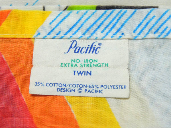 【ミッキー&フレンズ】ディズニー・レインボー柄・フラットタイプ・ヴィンテージ・ユーズドシーツ USA