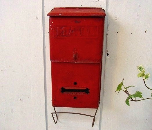 新聞受け付き・赤色のティン製・アンティーク・メールボックス/郵便受け/ポスト USA