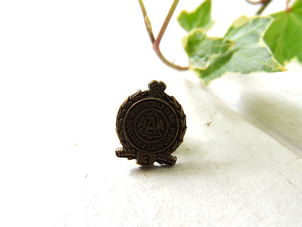 AAA・トリプルエー 自動車 カリフォルニア・AUTOMOBILE・ビンテージ・ピンバッジ・USA