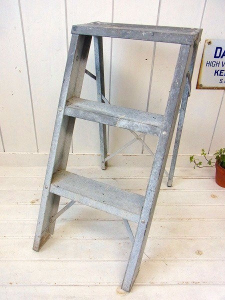 ミドルサイズのアルミ製・ヴィンテージ・ステップラダー/脚立 USA