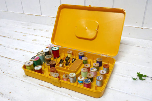 WILSON マスタードイエロー・ヴィンテージ・糸巻き 収納ケース・スプールホルダー・裁縫箱 USA