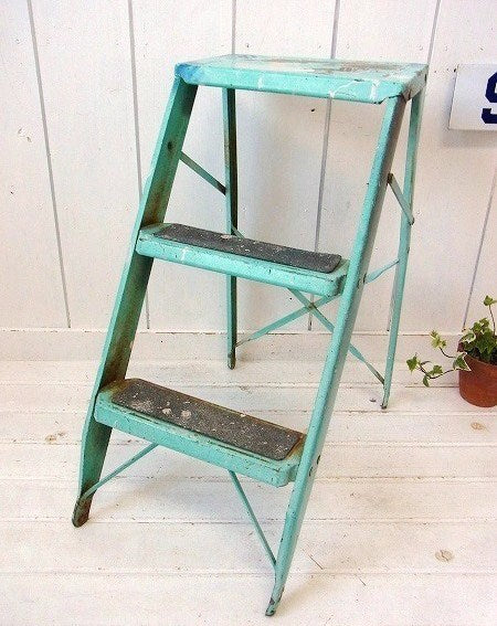 【ターコイズブルー】シャビーなスチール製・ヴィンテージ・ステップラダー/脚立 USA
