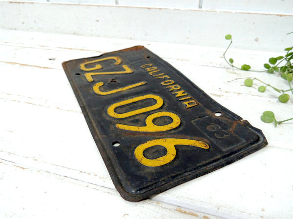 【カリフォルニア・GZJ096】1963・ビンテージ・ブラック×イエロー・ナンバープレート・アメ車