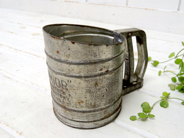 【JUNIOR】シャビーなブリキ製・ヴィンテージ・シフター/粉ふるい USA