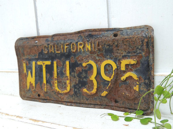 【カリフォルニア州・WTU395】1960s~・ヴィンテージ・ブラック×イエロー・ナンバープレート