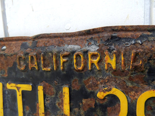 【カリフォルニア州・WTU395】1960s~・ヴィンテージ・ブラック×イエロー・ナンバープレート