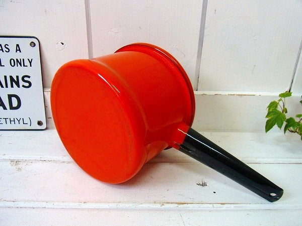 レトロなオレンジ色・ホーロー製・蓋付き・アンティーク・片手鍋　USA