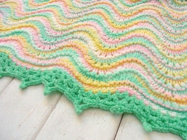 パステルカラー・波模様・ハンドメイド・ヴィンテージ・ニットブランケット/ひざ掛け USA